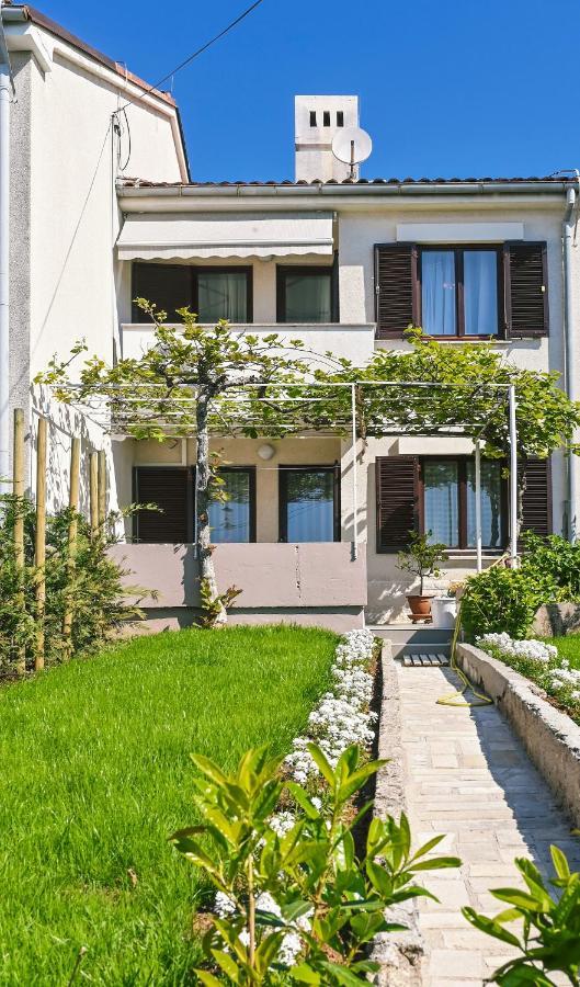 شقة House Lida كاستاف المظهر الخارجي الصورة